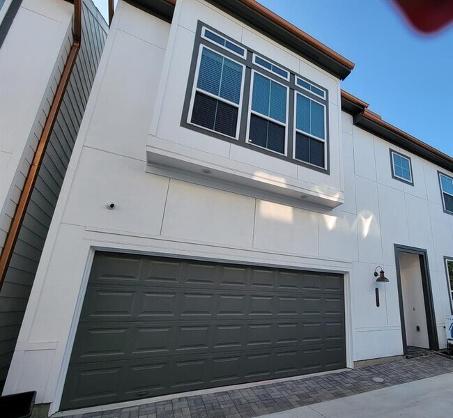 Building Photo - 9555 Neuens Rd