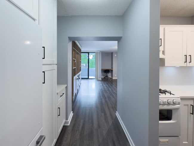 Foto del edificio - 1BR/1BA Condo with a Private balcony, Upda...
