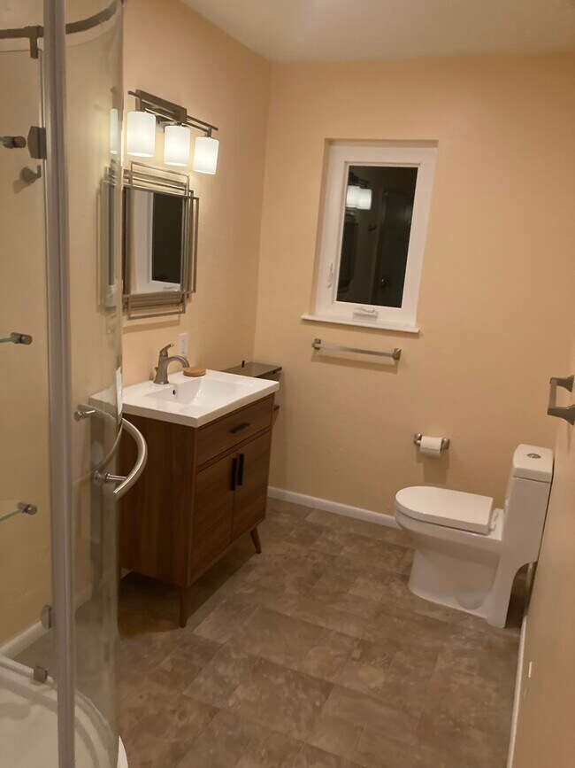 Building Photo - 1440 Drake Way