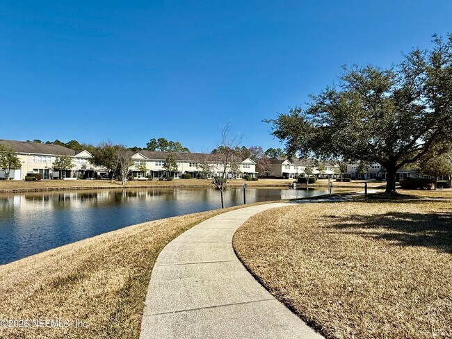 Foto del edificio - 7990 Baymeadows Cir E