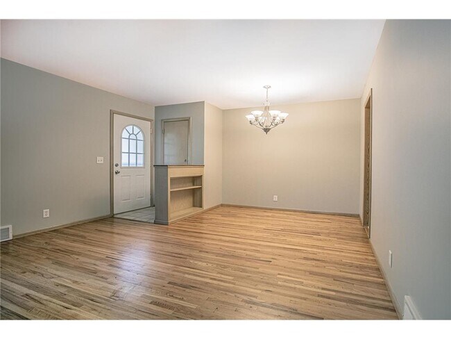 Building Photo - 616 3rd Ave NE