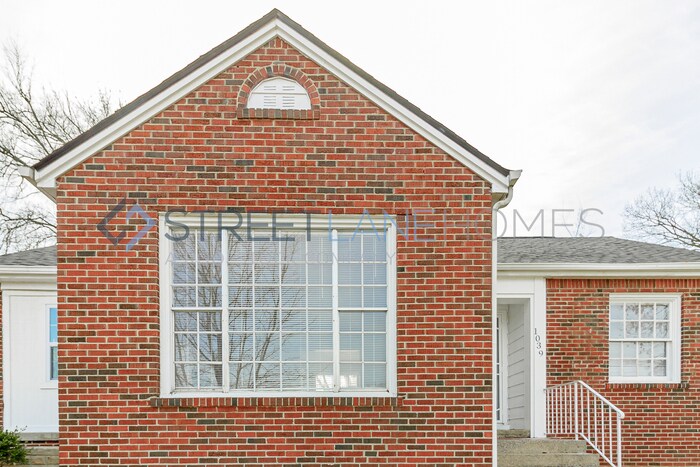 Primary Photo - SIGN LEASE BY 2/28 AND GET $250 OFF FIRST ...