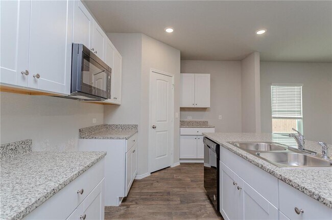 Building Photo - 13525 Brahmin Dr