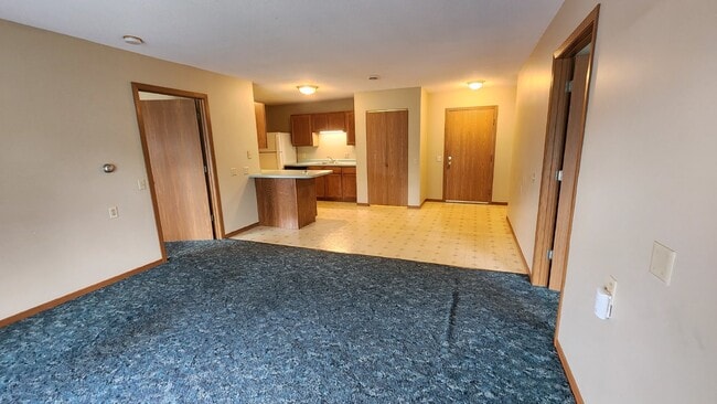 Building Photo - 2 Bedroom, 1.5 Bathroom Upper Apartment In...