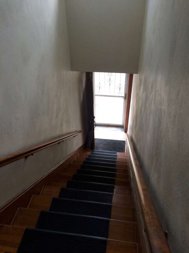 Building Photo - COZY 1 BED 1 BATH APARTMENT CRADOCK