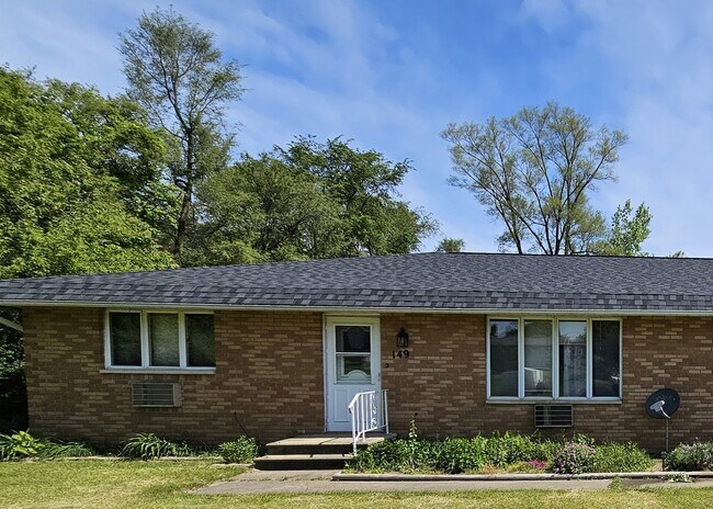 Private Front Entrance - 149 Eastland Dr