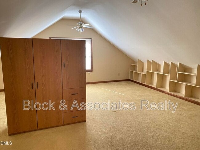 Building Photo - 5 Trump Ct