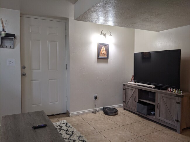 Building Photo - 353 N 800 E