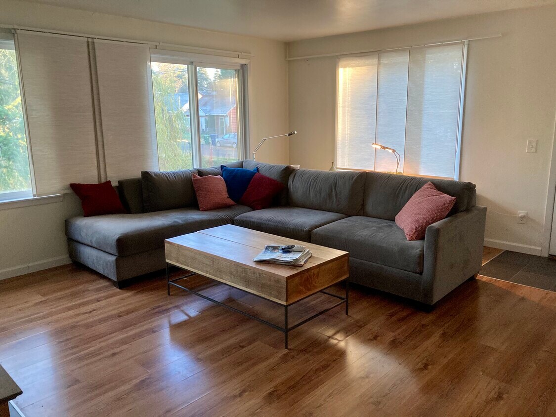 Foto principal - 12463 14th Ave S