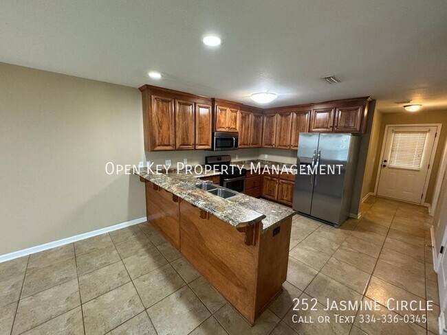 Foto del edificio - Beautiful 3/2 in Enterprise with Fenced Ba...