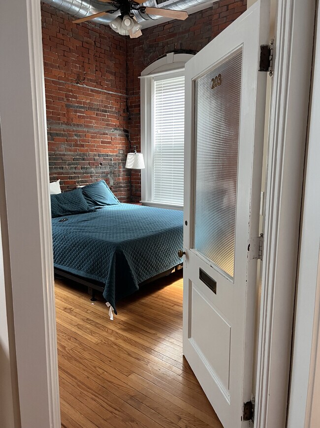 Foto del edificio - 124 N Neil St