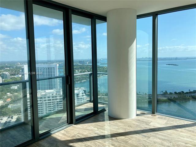 Foto del edificio - 650 NE 32nd St