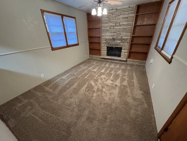 Foto del edificio - 900 N Redbarn Ln