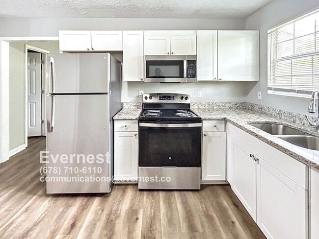 Building Photo - 3-Bedroom, 2-Bath Home with Serene Natural...