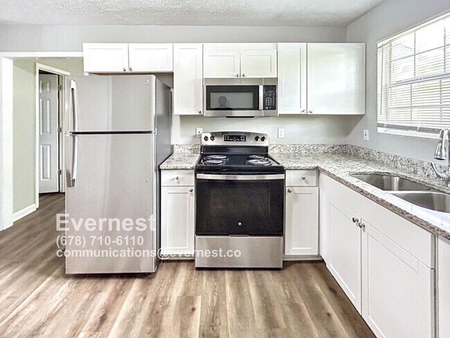 Foto del edificio - 3-Bedroom, 2-Bath Home with Serene Natural...