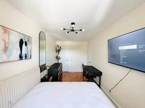 Building Photo - Nice room in a good neighborhood