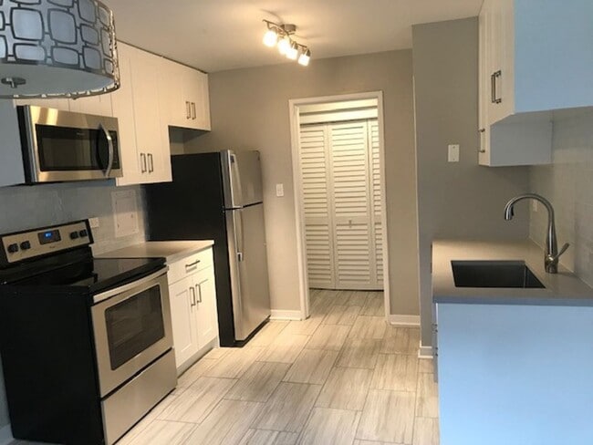 Foto del edificio - 2349 W Jarvis Ave