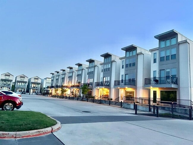 Building Photo - 393 N Centro Cir