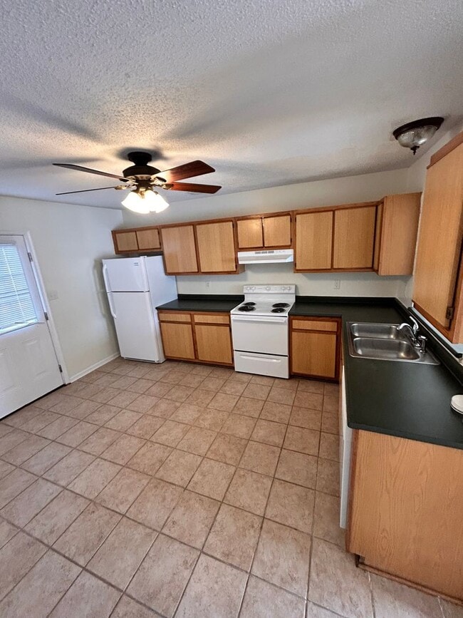 Building Photo - 1129 W Pueblo Dr