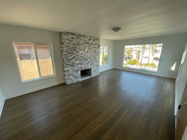 Huge Living Room - 1633 S Highland Ave