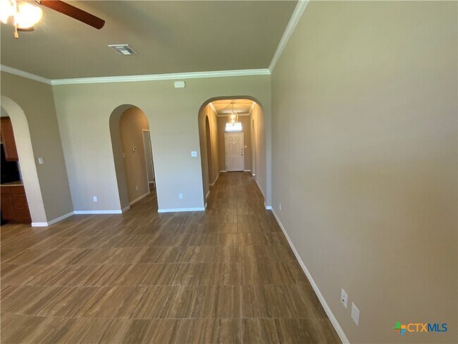 Building Photo - 707 Dunford Dr