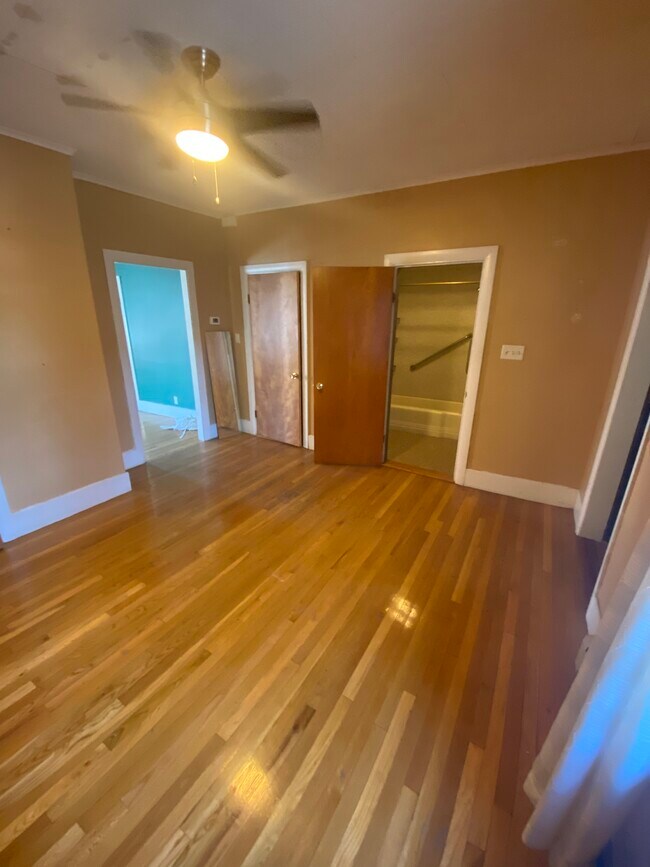 Foto del edificio - 611 E 7th St