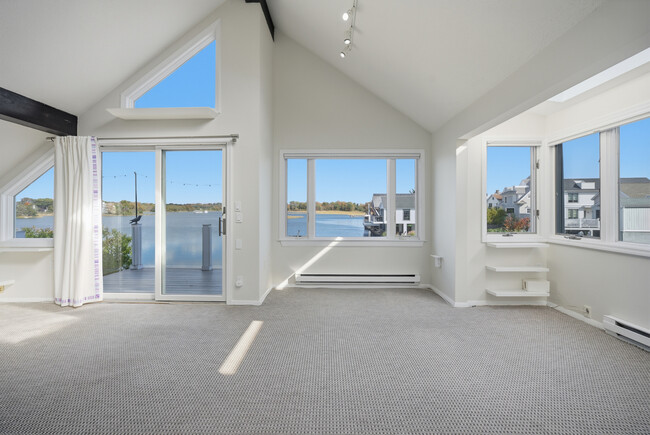 Building Photo - 205 Hillspoint Rd