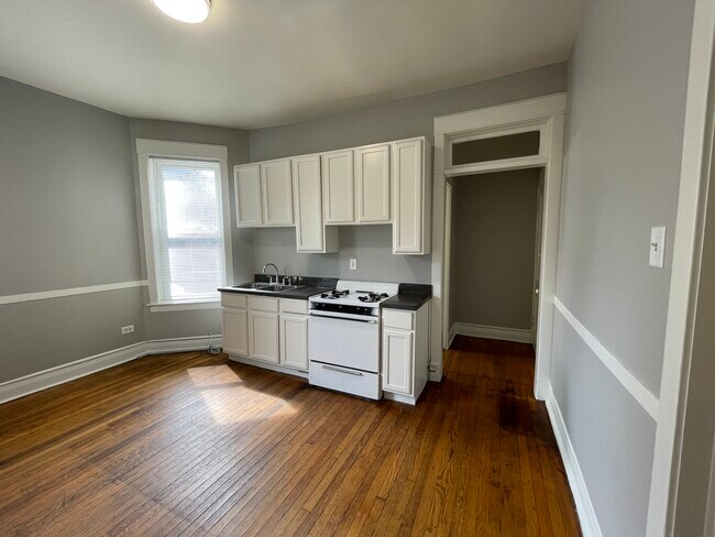 Building Photo - 3041 W Cullerton St