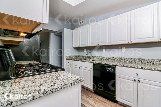 Building Photo - 775 Pebble Lane