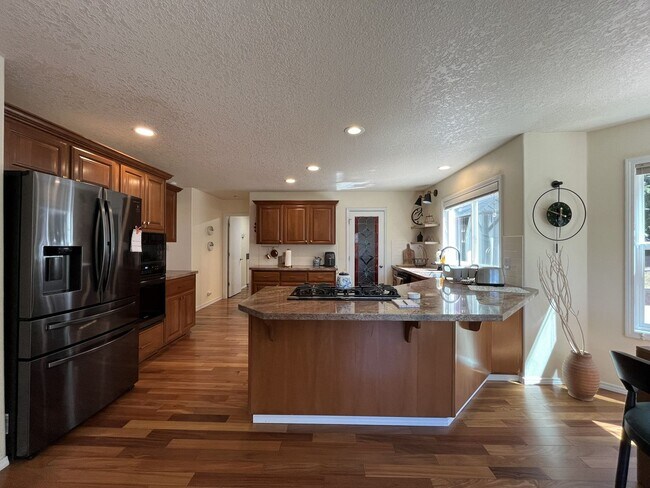 Building Photo - Stunning Bull Mountain Home with Gourmet Kitchen & Luxurious Primary Suite Retreat