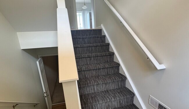 Foto del edificio - 586 S Rosehall Ln