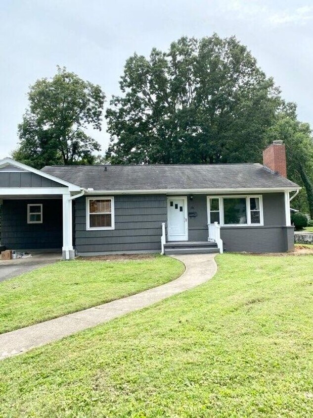 Great Black Mountain Location! House Rental in Black Mountain, NC