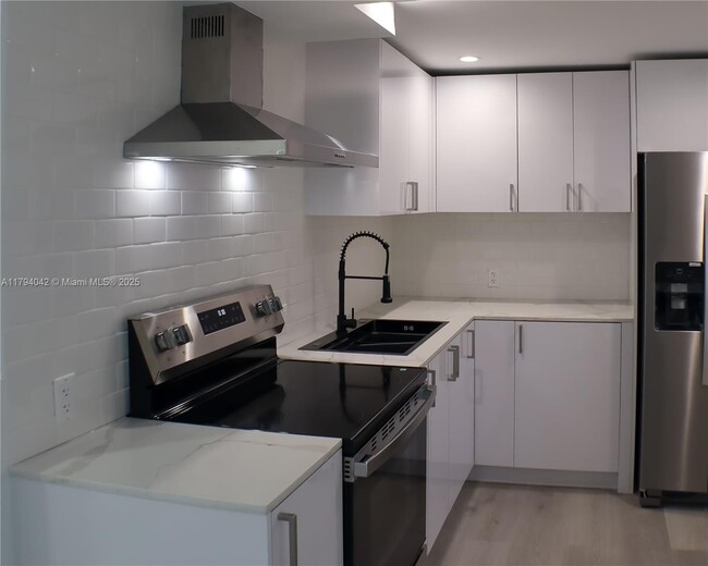 Foto del edificio - 3301 N Country Club Dr