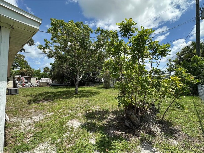 Building Photo - 3340 Normandy Dr