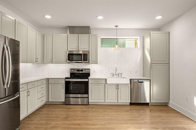 Building Photo - 4704 Sunset Trail