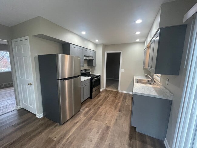 Building Photo - 3510 S 87th Ave