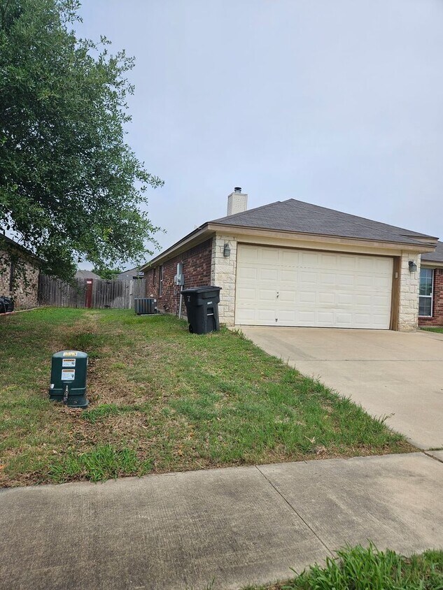 Foto principal - 6501 Alvin Dr