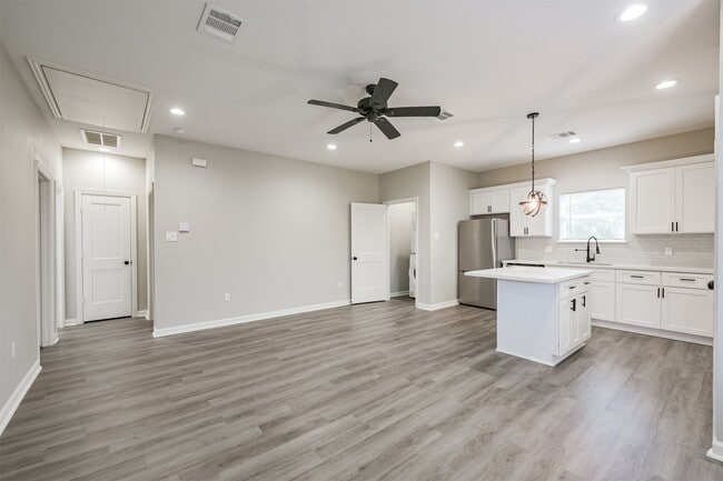 Building Photo - 4405 Mallow St