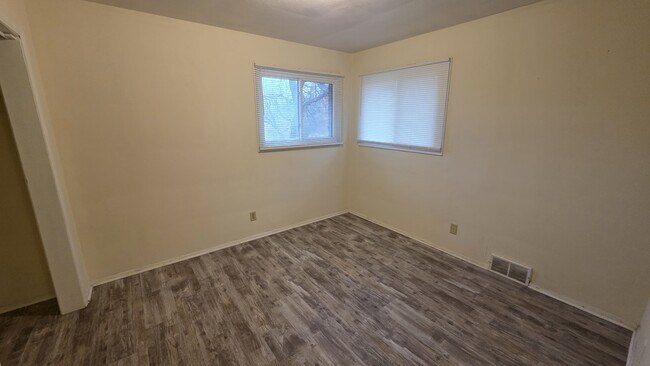 Foto del edificio - 2314-2318 Allied Dr