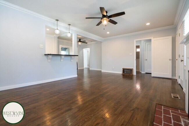 Foto del edificio - Gorgeous Single Story Home w/ Expansive Ba...