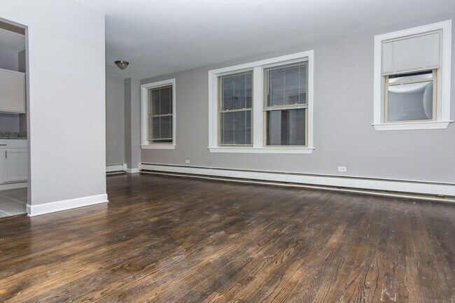 Foto del edificio - 7130 S Jeffery Blvd