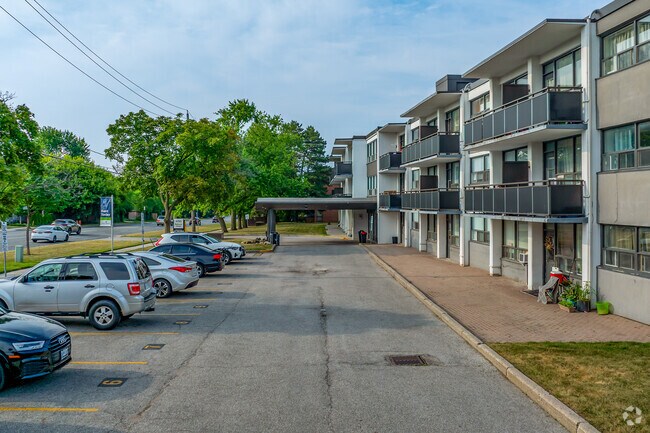 Parking - 4750 Bathurst Street