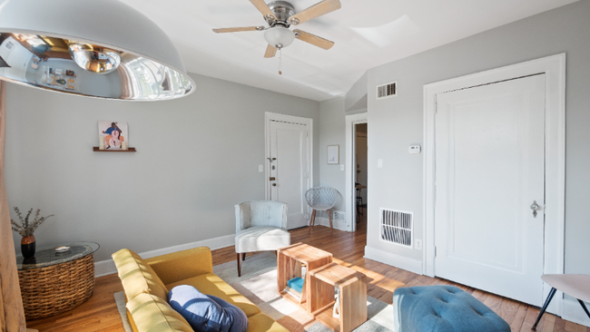 Foto del edificio - 17130 Birchcrest Dr