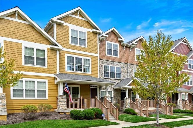 Mission Cliffs is a beautiful, small, quiet neighborhood full of young professionals and medical students. It's a safe neighborhood walking distance to KU campus (about a half mile, 10 minutes) and a quick bike ride to 39th Street West restaurants and shops, the Country Club Plaza, Westport, and ... - 2800 Lake Ave
