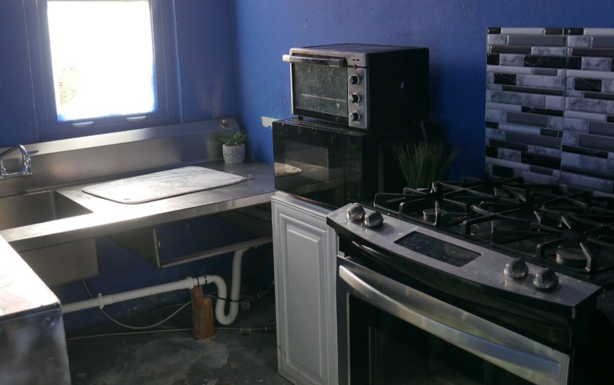 Building Photo - 716 Orange Ave