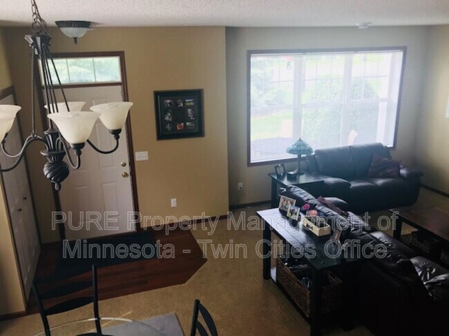 Foto del edificio - 3333 Cherry Ln