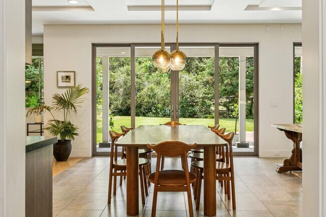 Foto del edificio - Luxurious Home in Barren Park Palo Alto