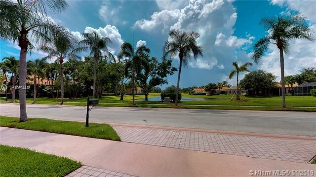 Foto del edificio - 2658 Oakmont Dr