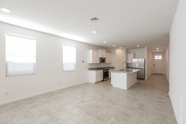 Building Photo - 11040 W Parkway Dr
