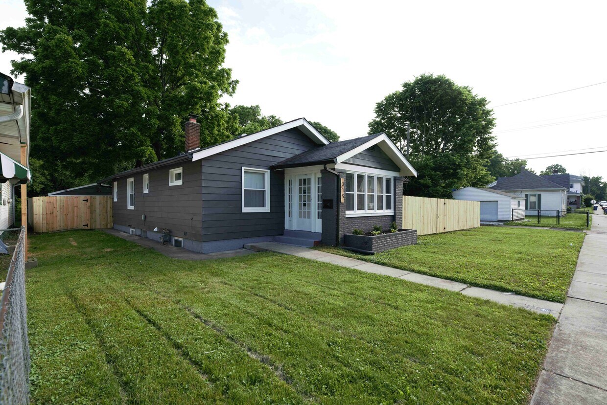 Primary Photo - 319 Bernard Ave